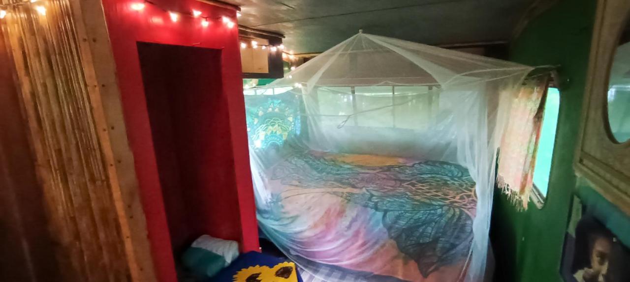 Rainbow Caravan Hostel Las Pilas Dış mekan fotoğraf