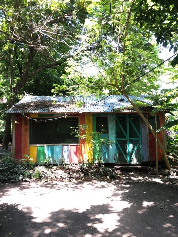 Rainbow Caravan Hostel Las Pilas Dış mekan fotoğraf